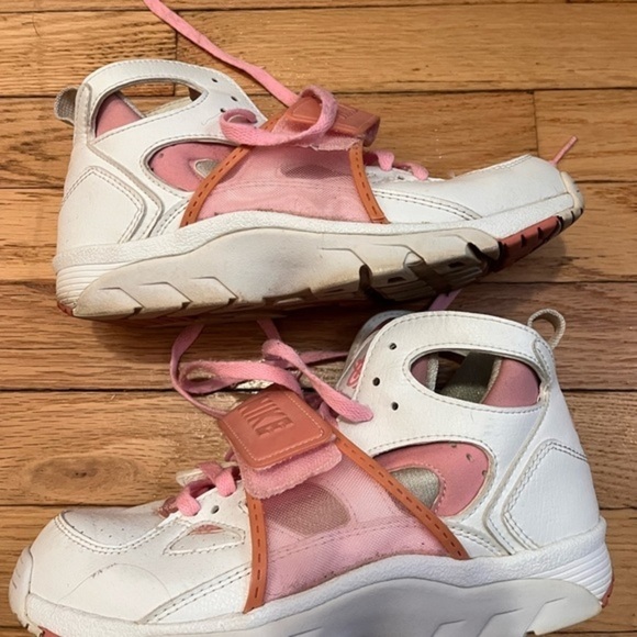 Nike Air Huarache High Top Pink and White Sneakers 7‎ - Picture 8 of 11
